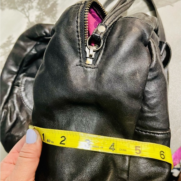 VINTAGE Black Leather shoulder bag - Picture 14 of 16